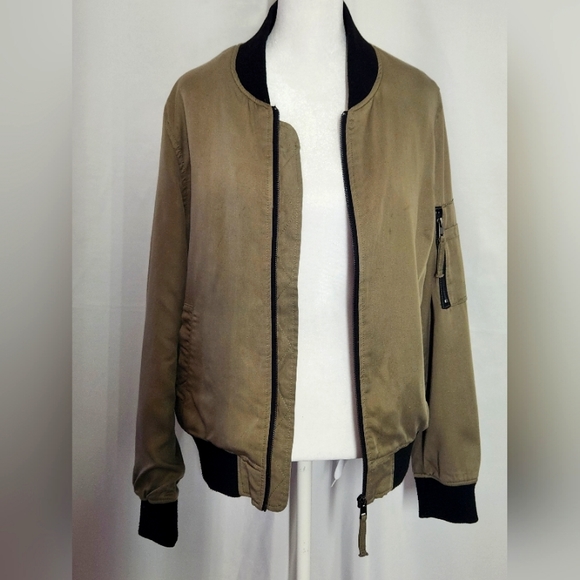 Cielo Jackets & Blazers - Cielo Basic brand size L Soft Olive Green Bomber Jacket